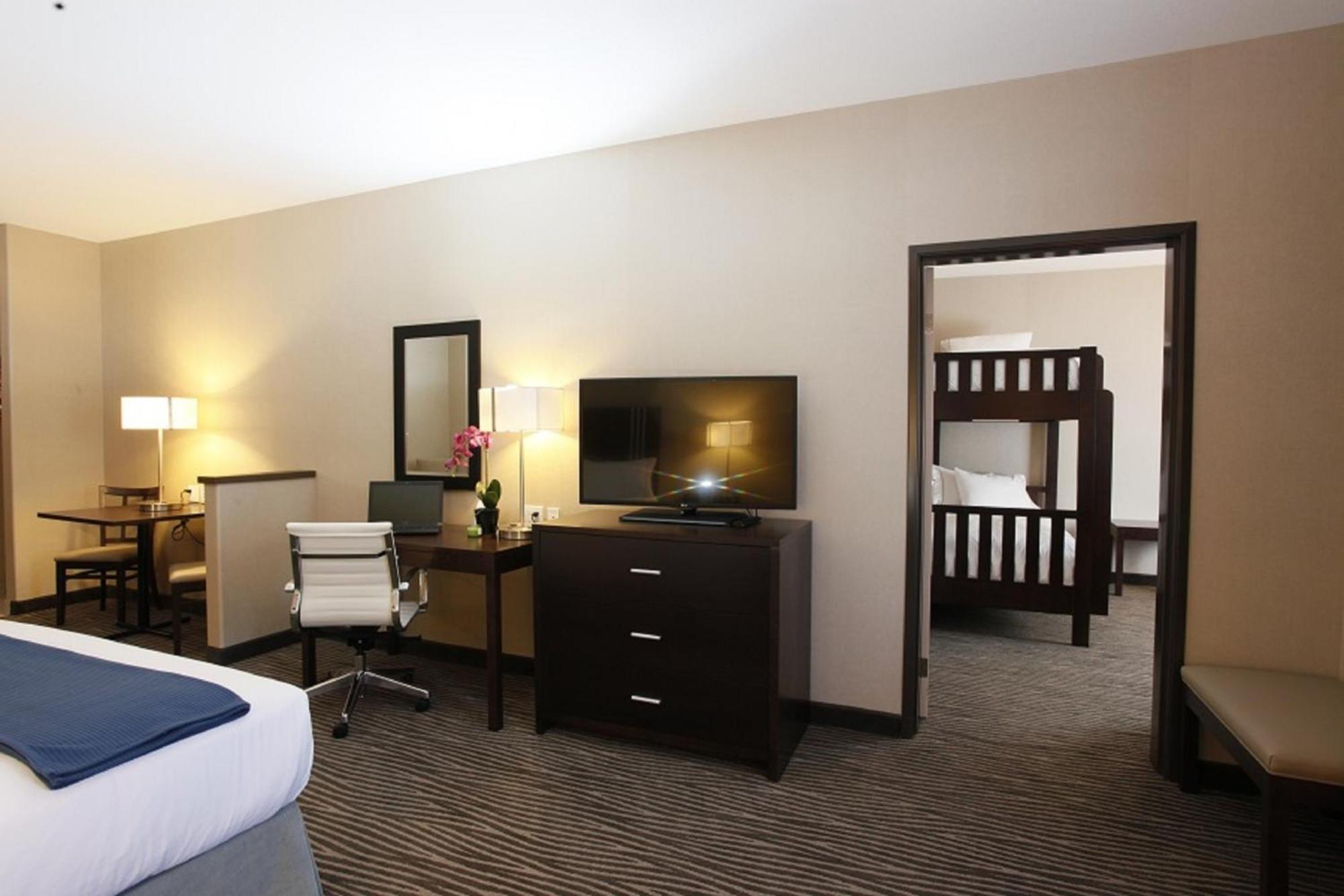 Holiday Inn Express Fort St John By Ihg Fort St. John Exterior foto