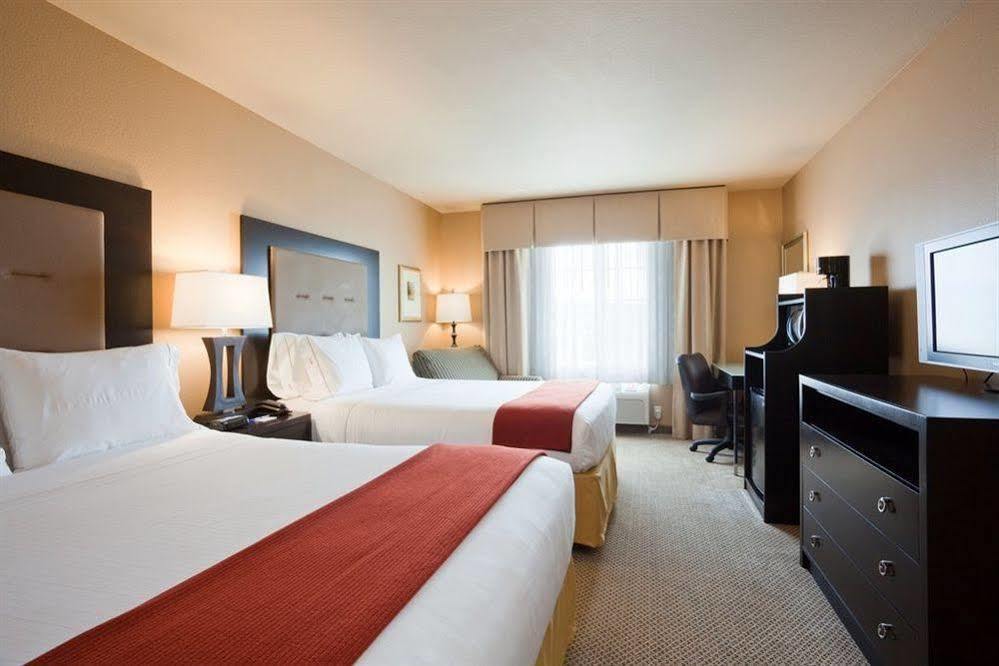 Holiday Inn Express Fort St John By Ihg Fort St. John Exterior foto