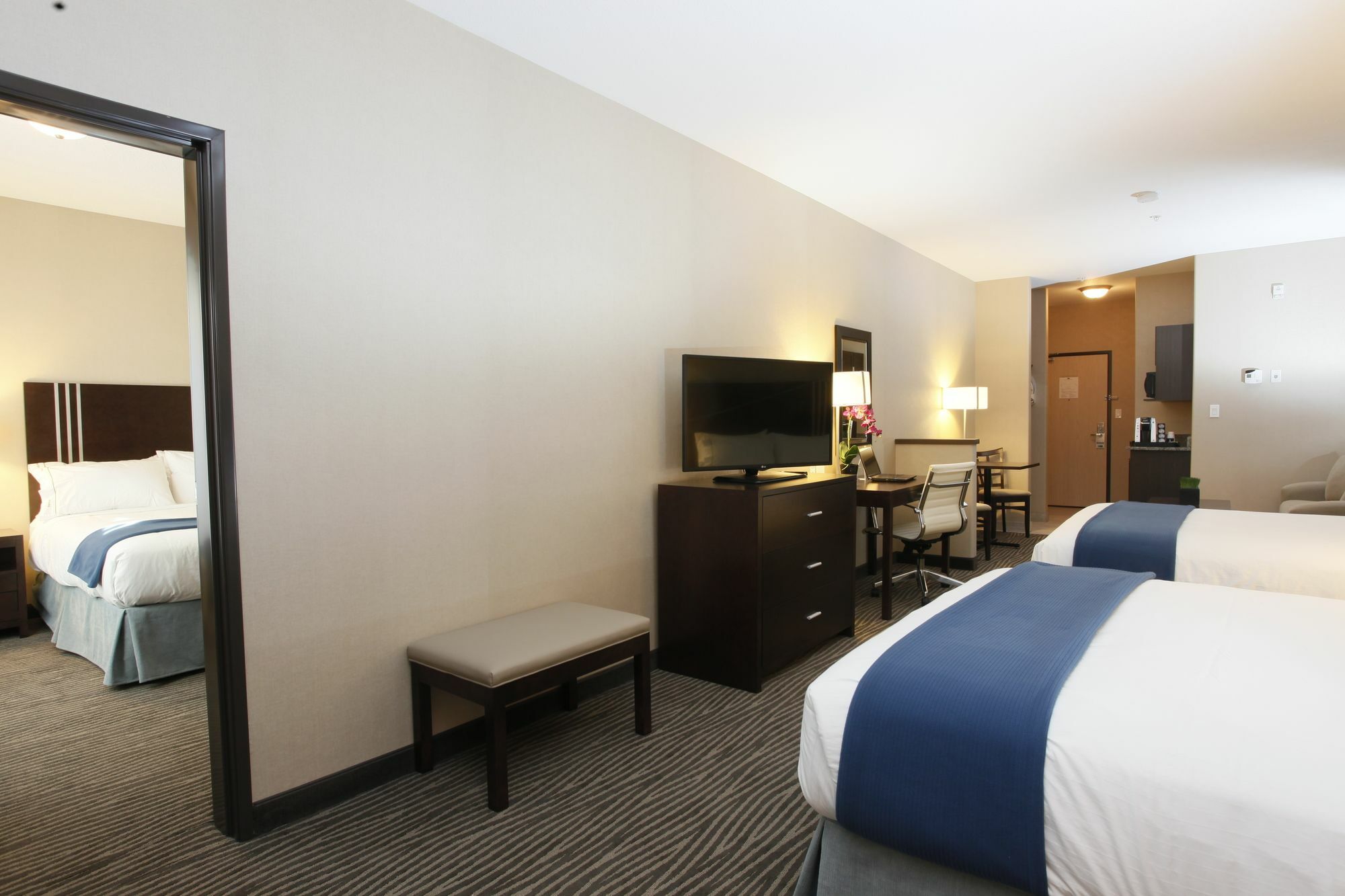 Holiday Inn Express Fort St John By Ihg Fort St. John Exterior foto